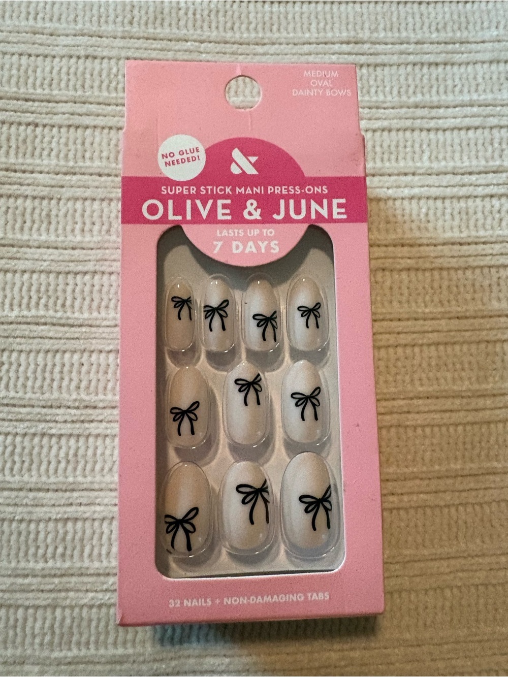 Olive & June Press-On Nails with Black Bow Design